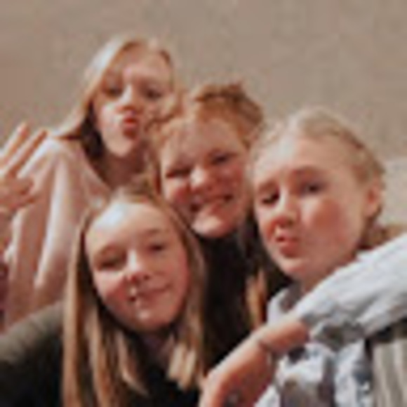 Meet your Posher, Lydia - Picture 1 of 1